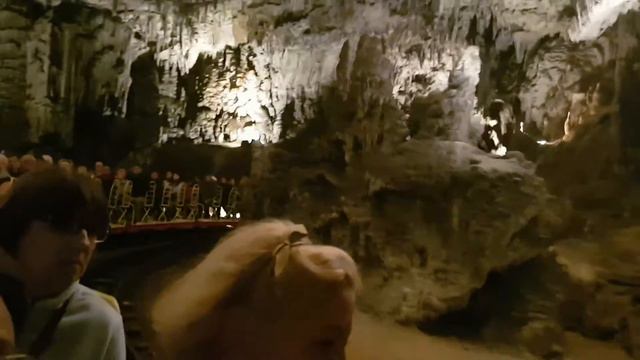 Postojnska Jama / На потязі пещерою в Постойна, Словенія смотреть онлайн