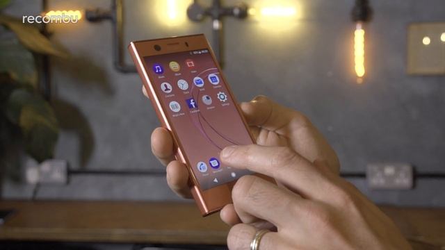 Sony Xperia XZ1 Compact Hands-on Review: Mini masterpiece смотреть онлайн