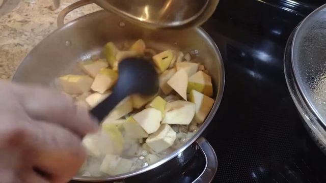 Курица тушеная с айвой апельсиновым соком и цедрой. Вкусный простой рецепт к новогоднему столу. смотреть онлайн