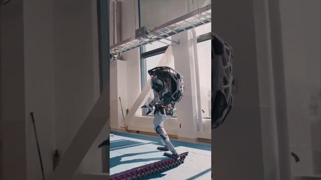 Эволюция от Boston Dynamics смотреть онлайн