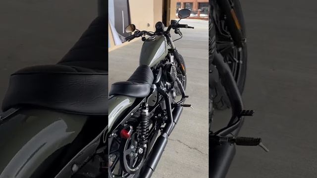 2021 XL883N Harley-Davidson 883 Iron in Deadwood Green смотреть онлайн