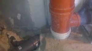 Врезать тройник в стояк канализации