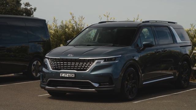 HYUNDAI STARIA v KIA CARNIVAL | Wheels Australia смотреть онлайн