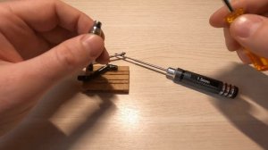 Как открутить винт без головки с шестигранником на 1,5 мм