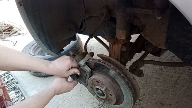 Как поменять тормозные колодки ЛАДА калина смотреть онлайн