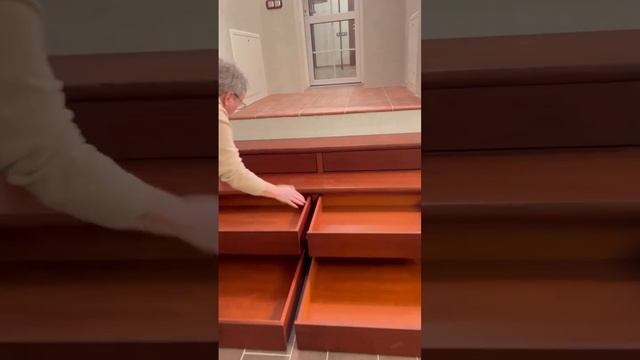 Два в одном: лестница/комод смотреть онлайн