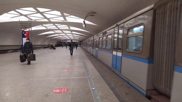 Moscow metro/ Метропоезд РУСИЧ на станции "Строгино". АРБАТСКО-ПОКРОВСКАЯ ЛИНИЯ. смотреть онлайн