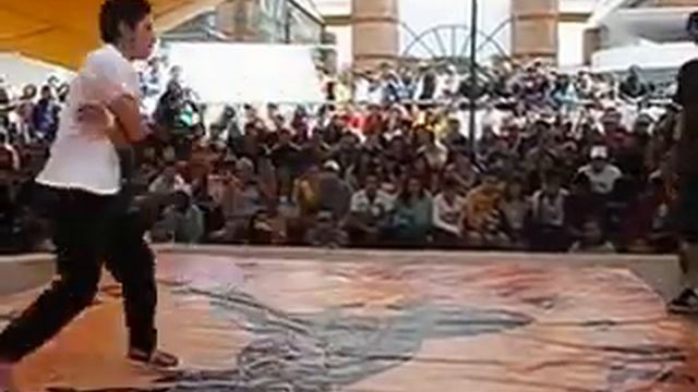 Bboy Robbie y Bboy Tony (Kdets/Flavio Squad) VS BBoy Bimbo y Bboy Buki (Akin Crew) смотреть онлайн