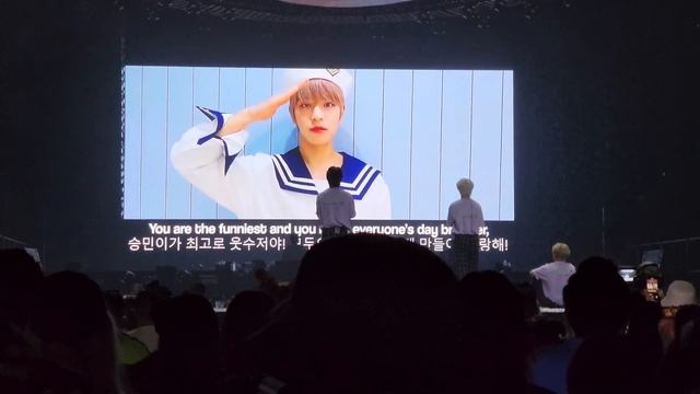 [4K] video gift from STAY and SKZ's reaction ‐ SKZ in Anaheim Day 2 смотреть онлайн