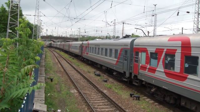 ЭП1М-718 с поездом Воркута — Адлер смотреть онлайн