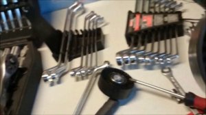 Opel Zafira B Замена правой подушки двигателя, агрегатного ремня и обводного ролика