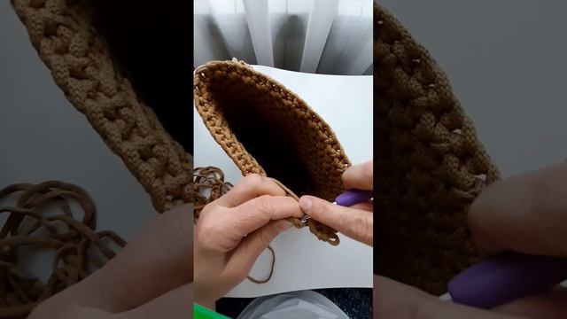 Мастер класс по созданию небольшой сумочки кросс боди узором "Кожа дракона". смотреть онлайн