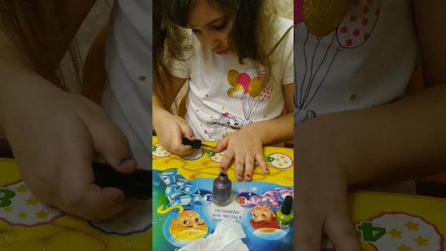 Детский маникюр, красим ногти с Соней смотреть онлайн