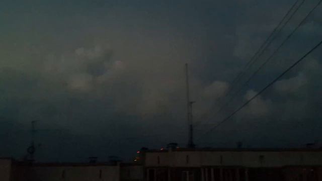 Красиво. Молнии (зарница) в Новосибирске вечером 4 Августа 2017г. смотреть онлайн