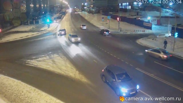 Авария, г. Дзержинский, на улице Угрешская у дома 18, 24.12.2017 смотреть онлайн