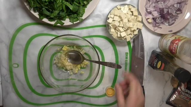 Салат из Тофу с зеленью и кунжутом