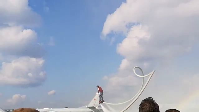 Acrobatic flyboard (water jet flying board) flight at MAKS-2019 смотреть онлайн