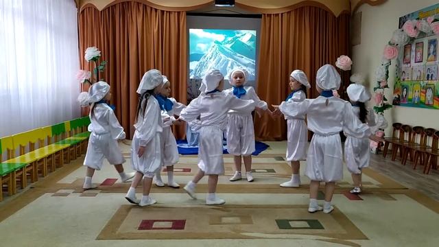 Танец "Колыбельная для Умки" ДОУ 45 смотреть онлайн