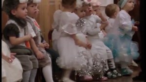 Новогодняя ёлка в детском саду в ясельной группе.