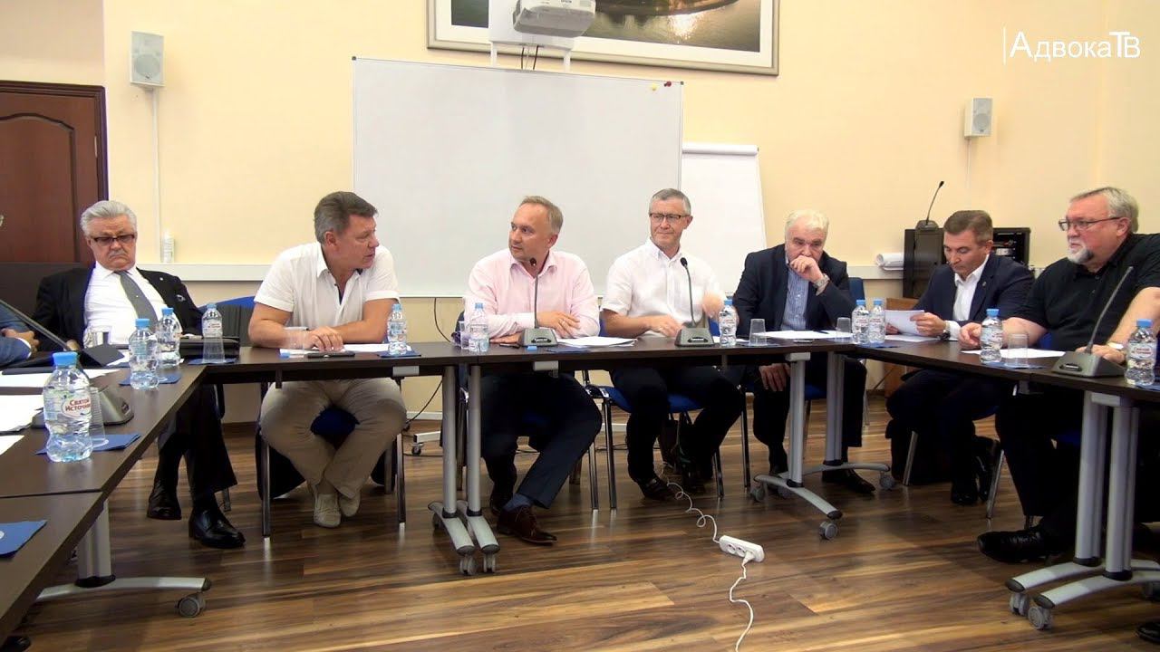 Поправки в закон об адвокатской деятельности обсудили адвокаты на "Петербургской трибуне". смотреть онлайн