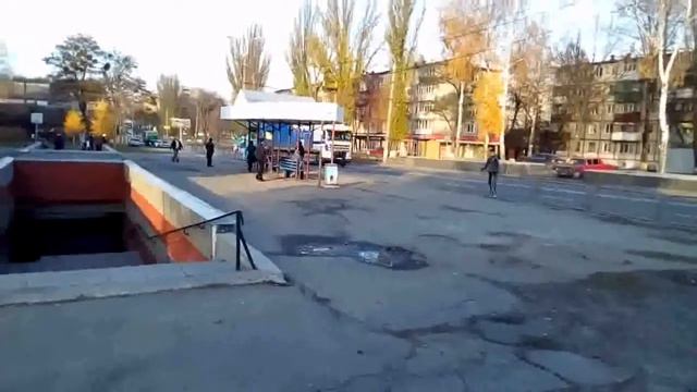 Нереально яркий прыжок через пустой подземный переход! смотреть онлайн