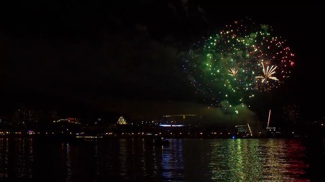 Салют на День города в Самаре 2021 с высоты птичьего полета (видео 4k) смотреть онлайн