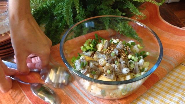 Салат из сельди с яблоком и картофелем смотреть онлайн