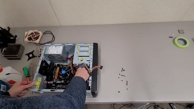Building two gaming PCs on a budget using recycled parts | Part 1 смотреть онлайн