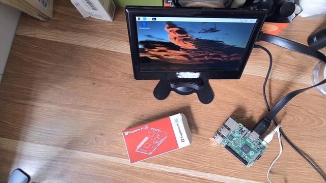 Raspberry Pi 2 Model B with USB wifi Adapter смотреть онлайн