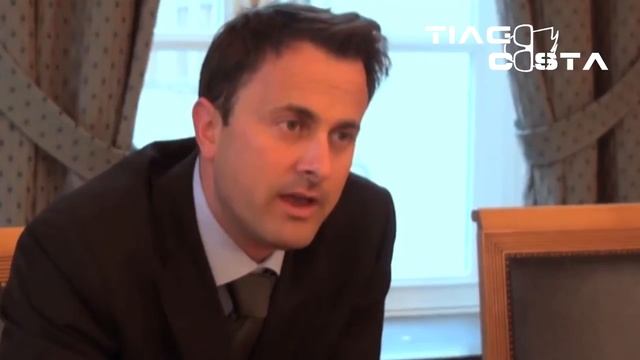 Xavier Bettel - Can't Feel My Face смотреть онлайн