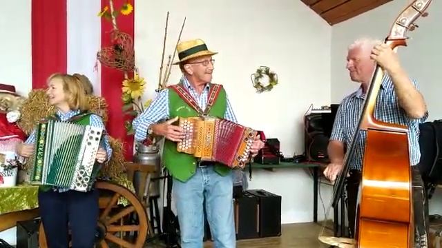 A Musilebn lang - Die BradlmusiKanten , Handymitschnitt auf der Sunfixl смотреть онлайн