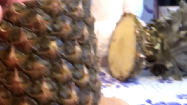 Новогоднее блюдо - Как нарезать светящийся ананас на десерт - Карвинг - АппетитНО #27 смотреть онлайн