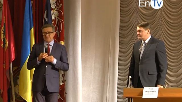 Кандидат в Президенты Украины, лидер партии «Основа» Сергей Тарута посетил Запорожье смотреть онлайн
