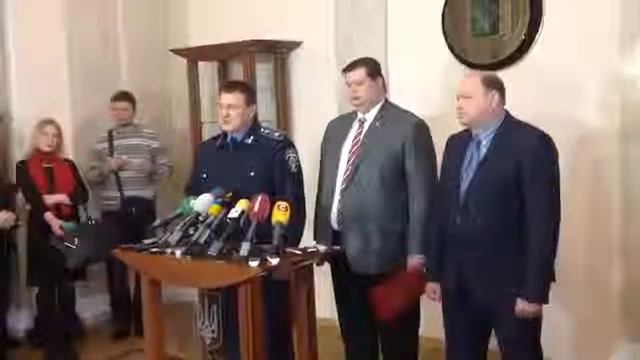 В Харькове введут паспортный режим и будут досматривать личные вещи прохожих смотреть онлайн