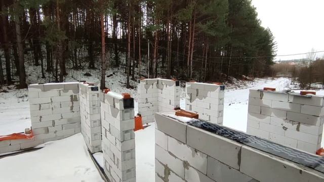 Дом в лесу.Газоблок Аэрок после зимы! смотреть онлайн