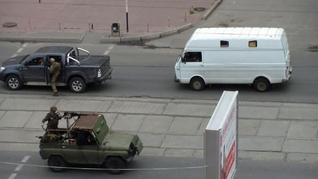 Война в Луганске. ЛНР ловит ДРГ 'кочующий' миномет..mp4 смотреть онлайн