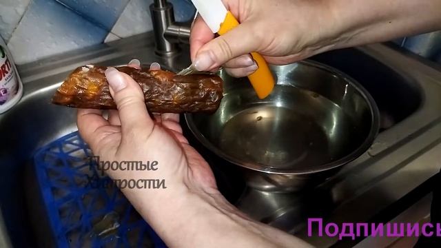Как почистить колбасу (141)/Как снять натуральную оболочку с колбасы смотреть онлайн