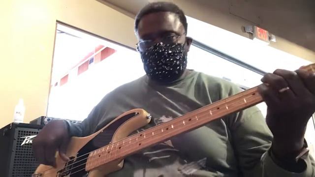Tagima Series 66 P-bass смотреть онлайн