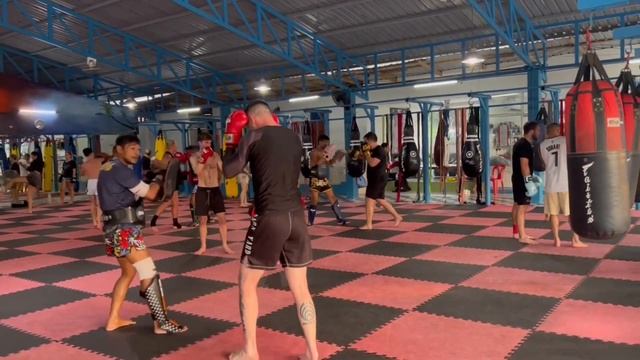 KO Samui & Yodyut Muay Thai gym part 1 смотреть онлайн