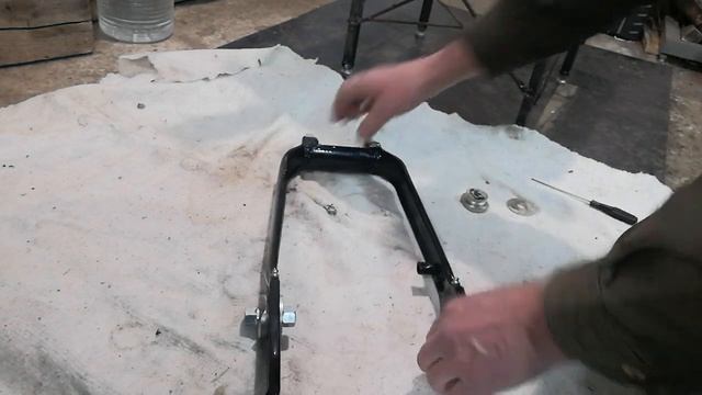Иж 49. Сборка задней вилки с амортизатороми. смотреть онлайн