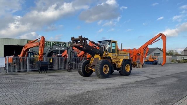 Volvo L120B смотреть онлайн