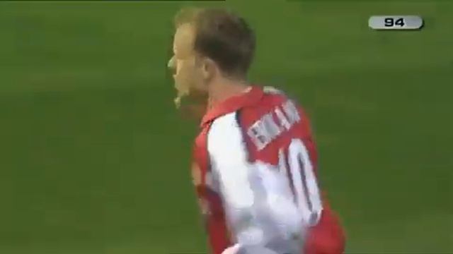 Le plus beau but du monde Dennis Bergkamp смотреть онлайн