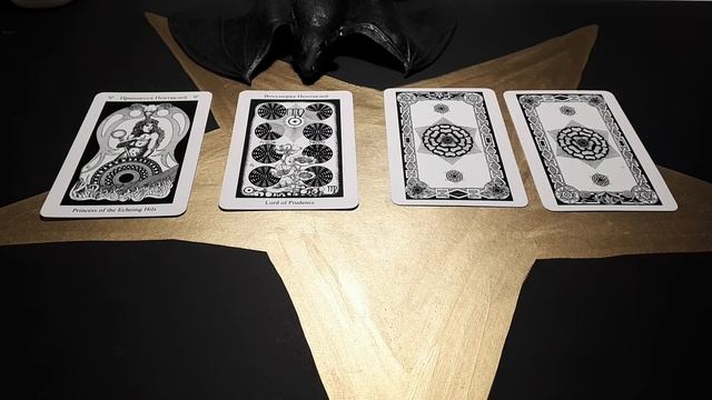 Гадание на Таро. КАК СДЕЛАТЬ ТАК ЧТОБЫ ОН ДАВАЛ ДЕНЬГИ И ДАРИЛ ПОДАРКИ? смотреть онлайн