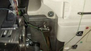 Оверлок пропускает и заминает ткань_ Попробуй починить сам, все очень просто