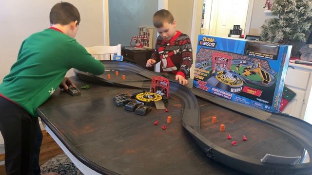 litlholiday 2020 Gift Guide - Team NASCAR Crash Circuit Road Course + Winners Circle by Far Out Toy смотреть онлайн