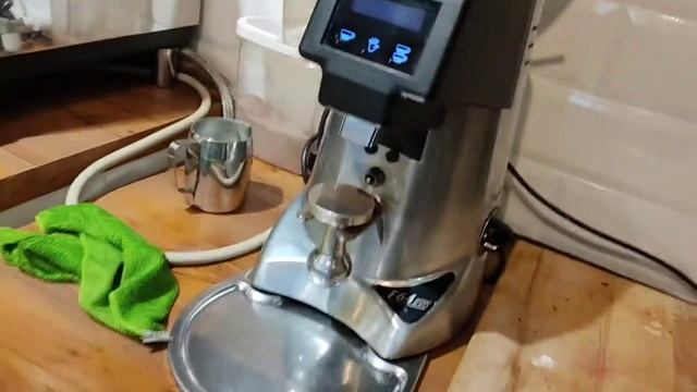 ВЛОГ: РАБОЧЕЕ УТРО! Варю кофе на рожковой кофемашине смотреть онлайн