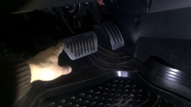 Тюнинг накладки на педали Mitsubishi Outlander XL