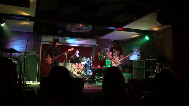 PHIL X, CHUCK WRIGHT, MATT STARR, DAMON FOX "CHEAP SUNGLASS смотреть онлайн