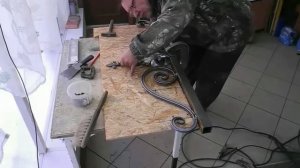 Перемычка над калиткой в виде кованой арки
