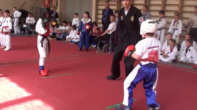 Спар-поинт Толстов 1-й бой смотреть онлайн